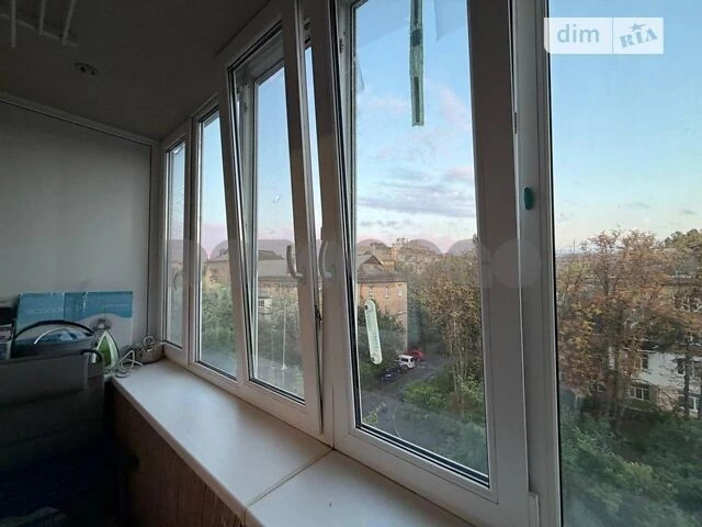 Продаж 2к квартири 45 кв. м на вул. Академіка Шалімова 18 •