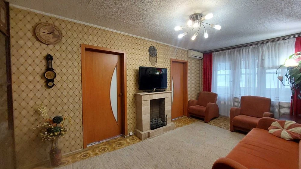 Продам 4-комнатную комнатную ул. Генерала Петрова/ Радост