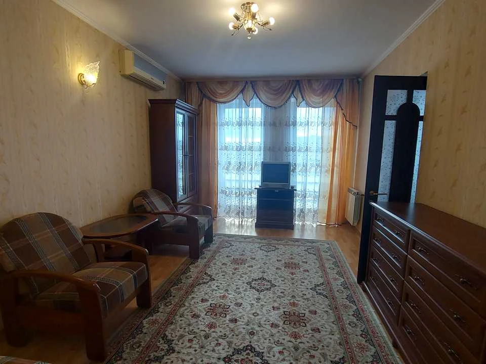 Квартира. Київ, Юрія Литвинського вул. (Російська)