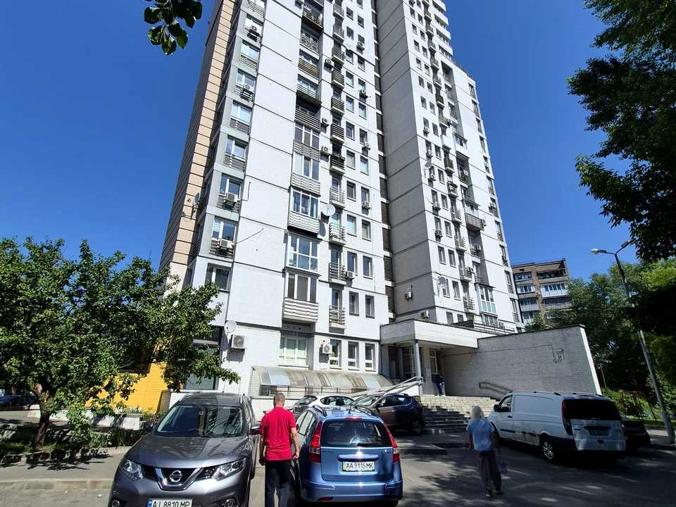 Квартира. Київ, Юрія Литвинського вул. (Російська)