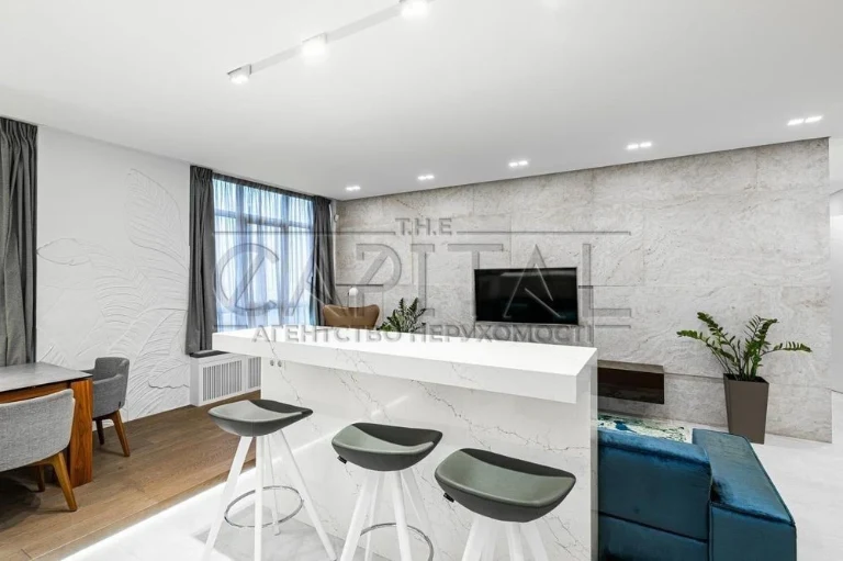 An apartment with a large terrace, 105 m2, is offered in the residential complex "Centra"