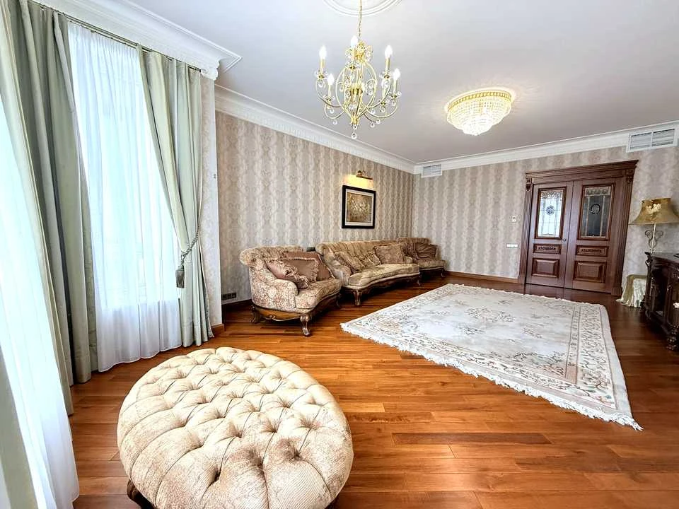 Квартира. Київ, Інститутська вул.