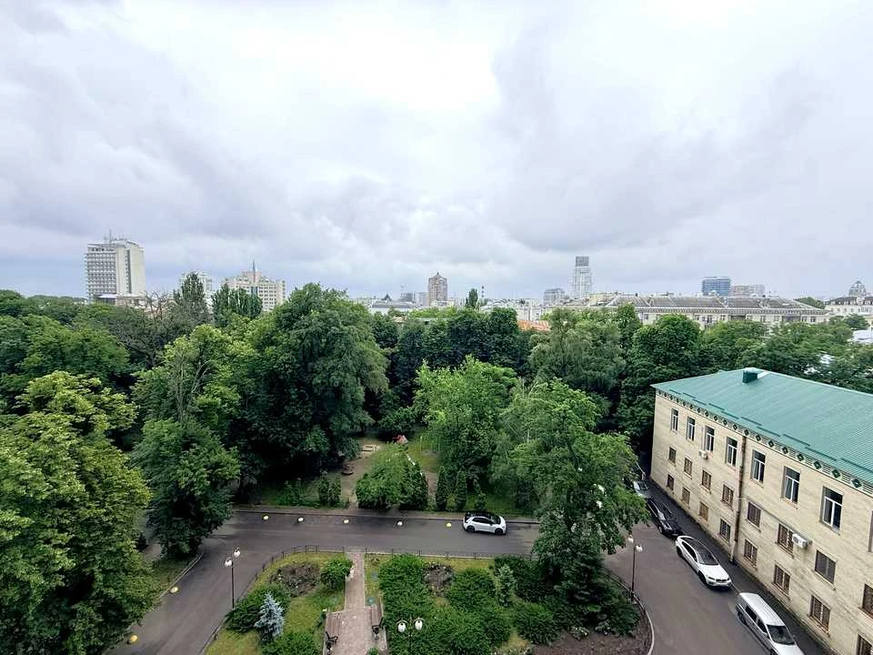 Квартира. Київ, Інститутська вул.