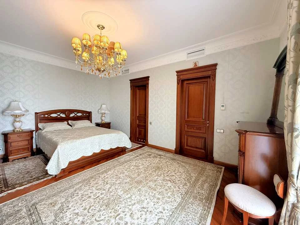 Квартира. Київ, Інститутська вул.