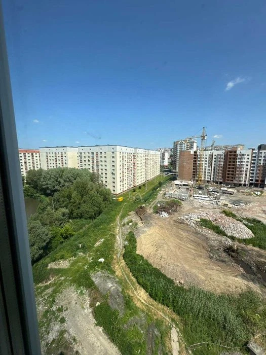 1 кім здана новобудова район Виставка 48м2 середній поверх I