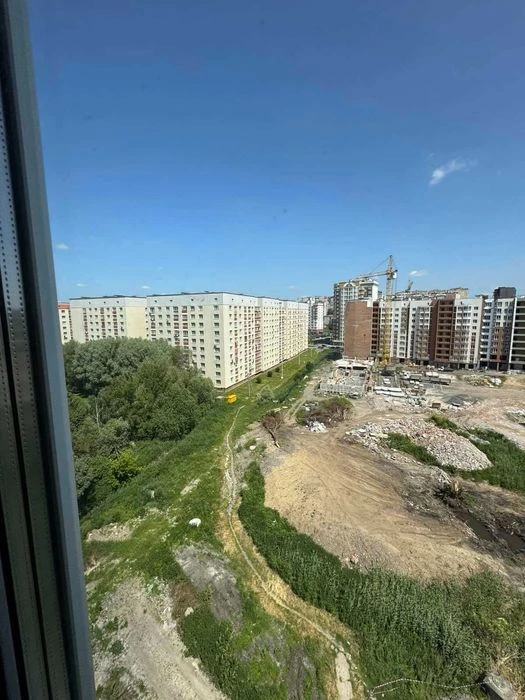 1 кім здана новобудова район Виставка 48м2 середній поверх I