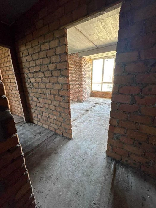 1 кім здана новобудова район Виставка 48м2 середній поверх I