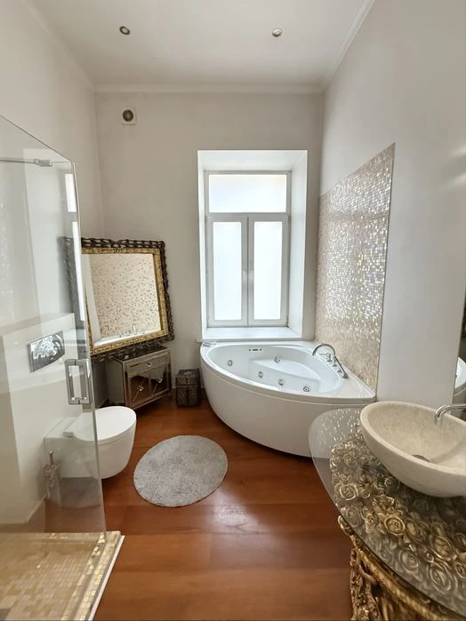 Оренда 4к квартири без % на Антоновича 17а. м.Площа Укр.Геро