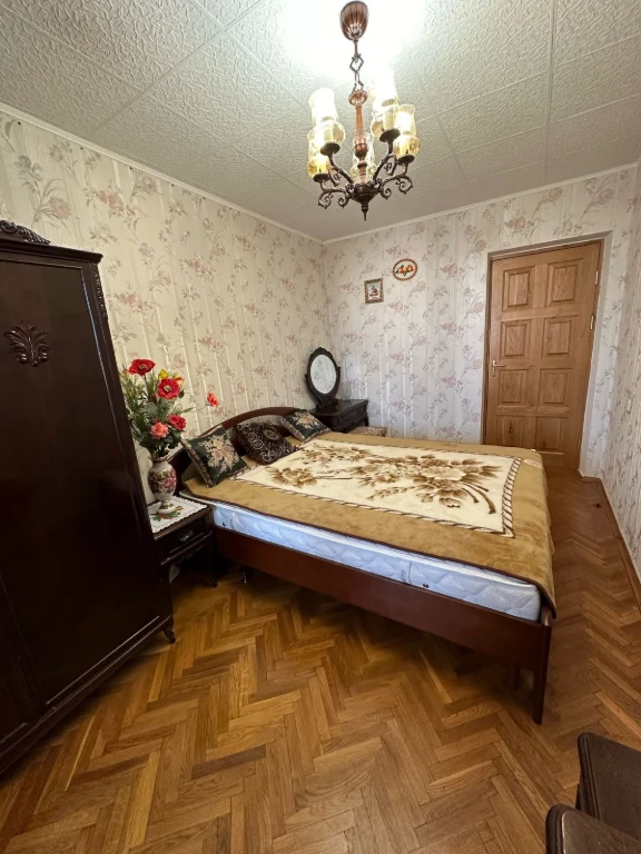 Оболонь, В. Івасюка 11, квартира  з газом.