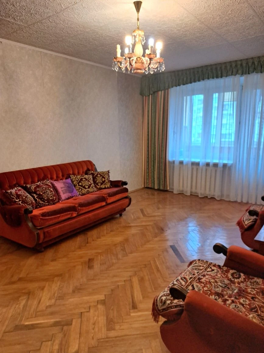 Оболонь, В. Івасюка 11, квартира  з газом.