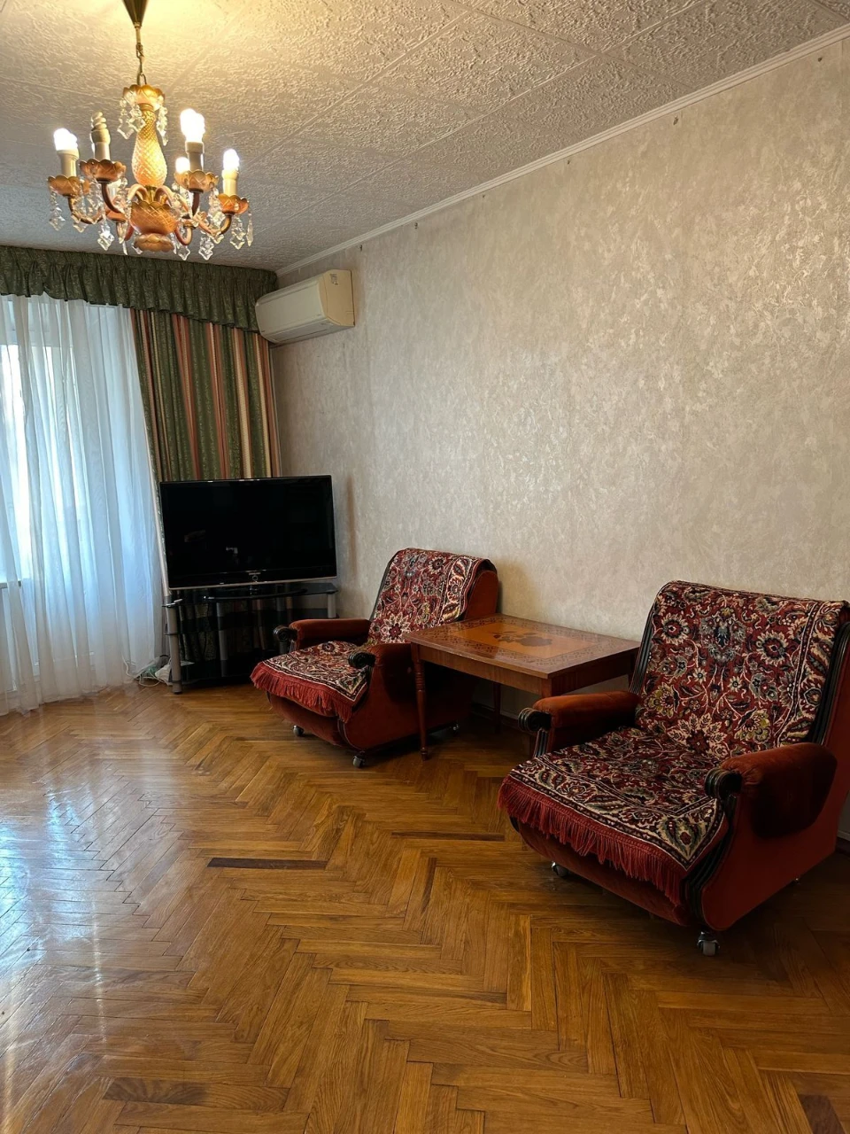 Оболонь, В. Івасюка 11, квартира  з газом.