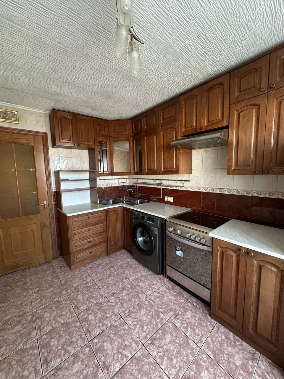 Оболонь, В. Івасюка 11, квартира  з газом.