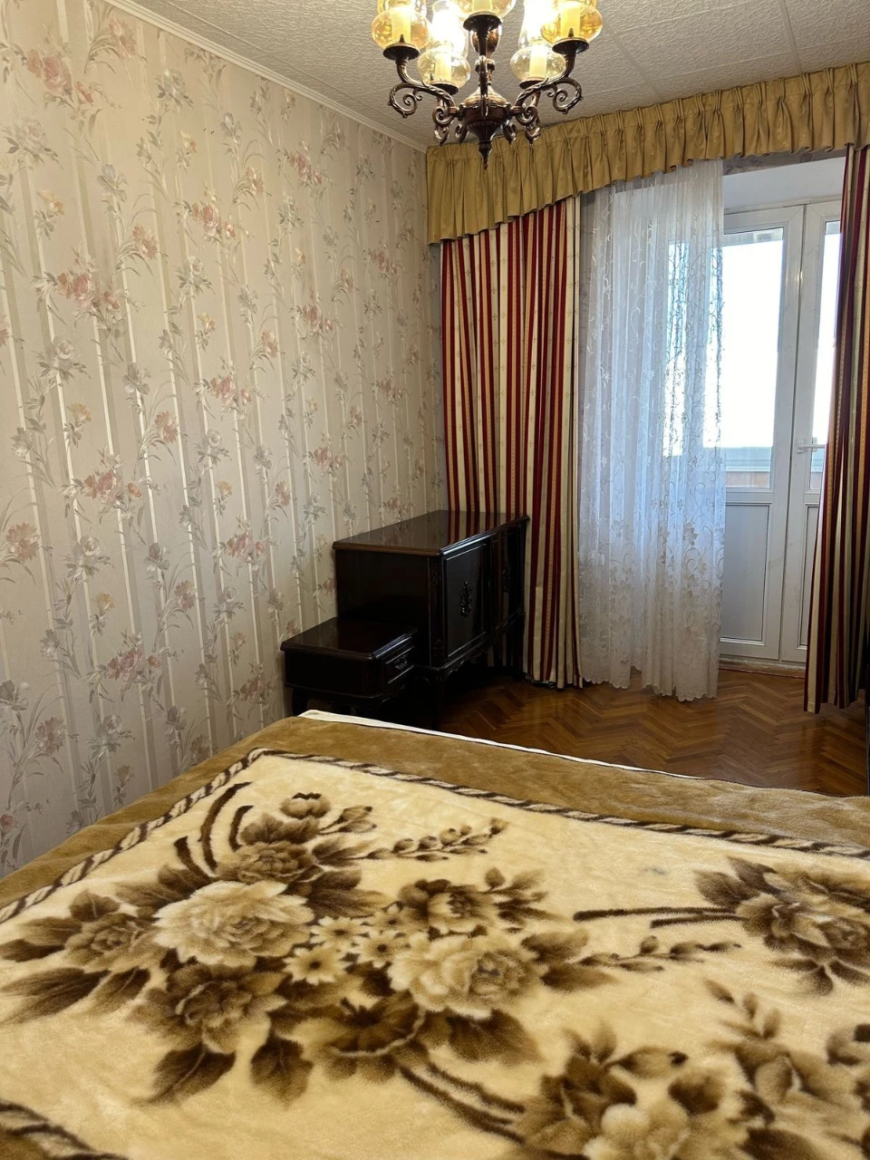 Оболонь, В. Івасюка 11, квартира  з газом.