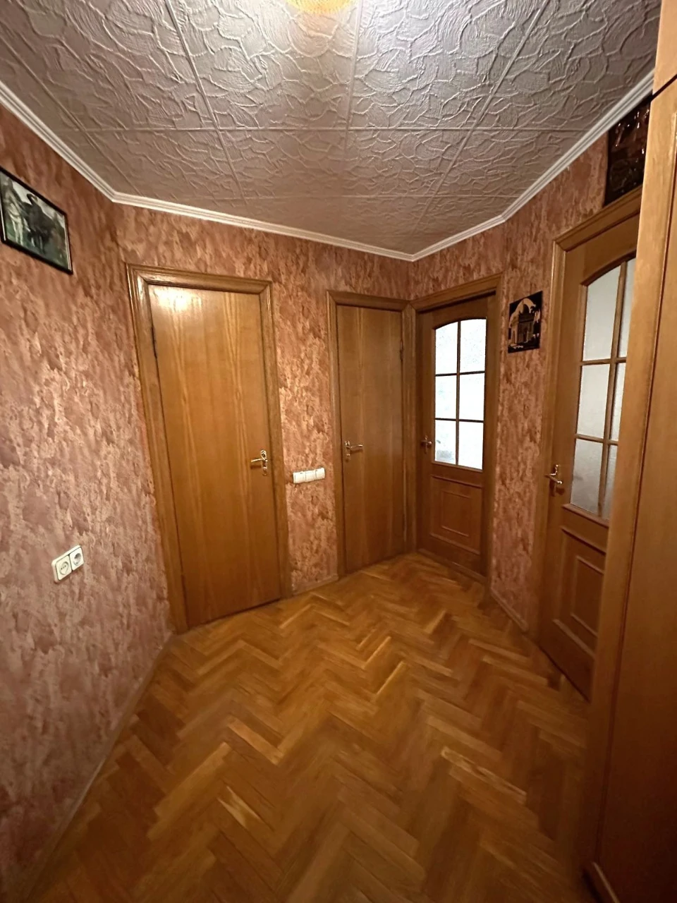 Оболонь, В. Івасюка 11, квартира  з газом.