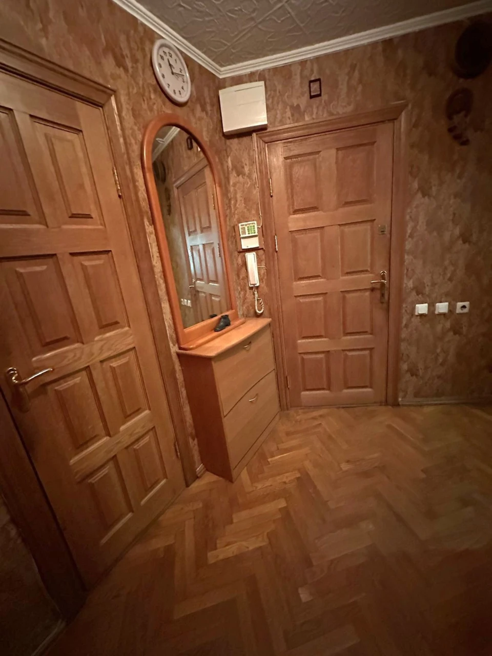 Оболонь, В. Івасюка 11, квартира  з газом.