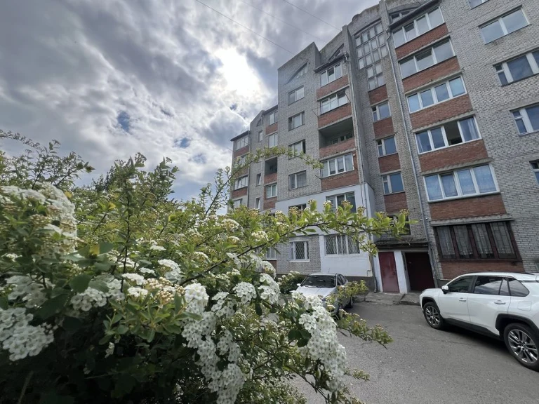 Продам 2к квартиру Раково 2003 року будинок можливо ваучер і