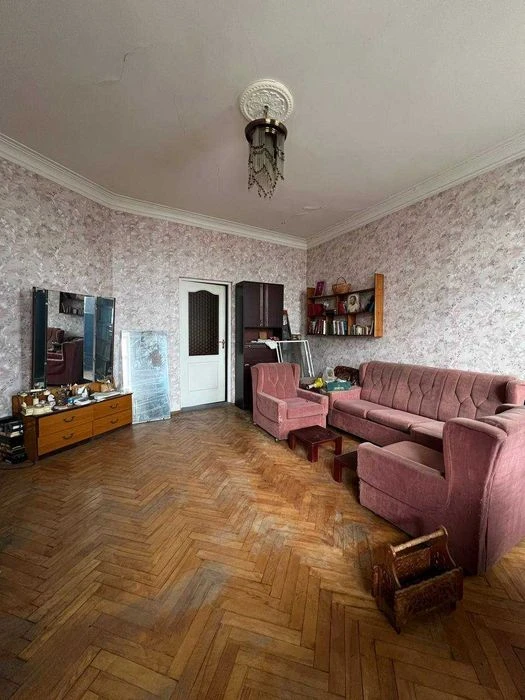 Продам квартиру в центре!