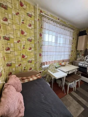 1к середній поверх, хороший житловий стан. Оформлення мініма