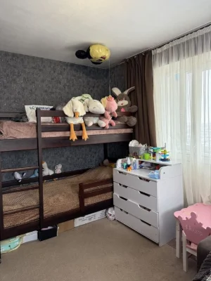 1к середній поверх, хороший житловий стан. Оформлення мініма