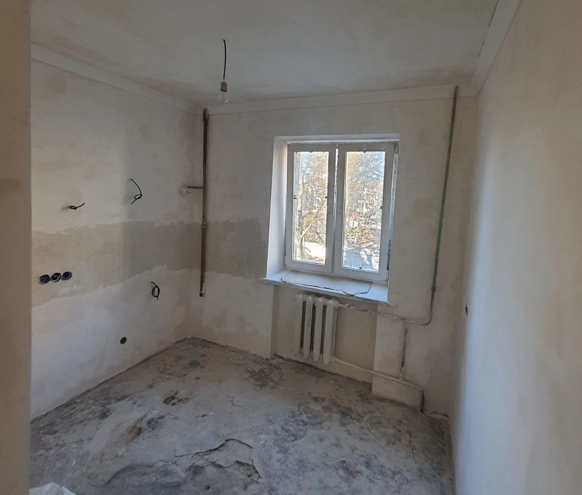 Без комісії .Щербаківського,37 продам 2 кімн Метро Нивки 10х