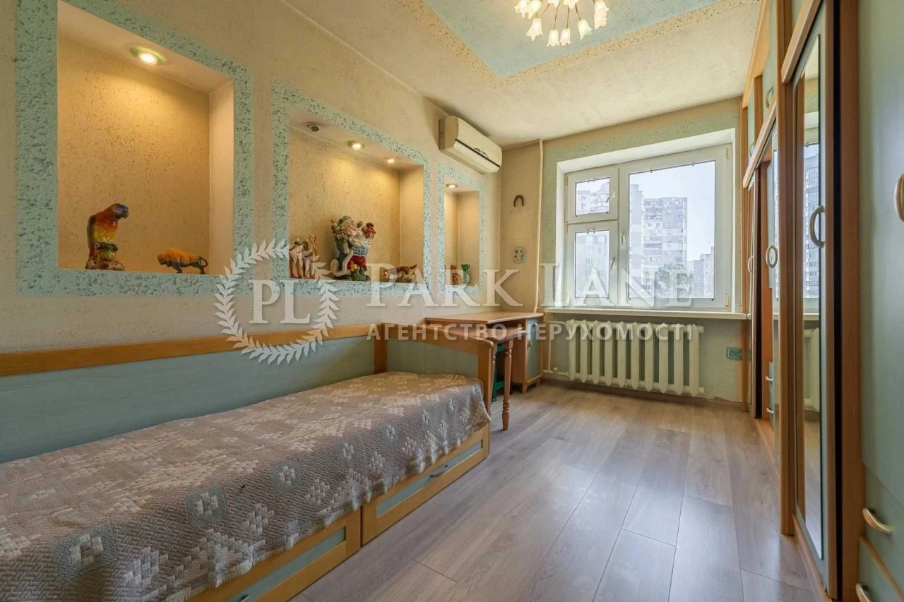 Продаж Ахматової Анни 7/15 Позняки Дарницький Драгоманова пр