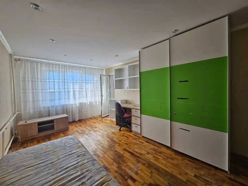Продам 3-к квартиру с мебелью и техникой Титова район (Генер