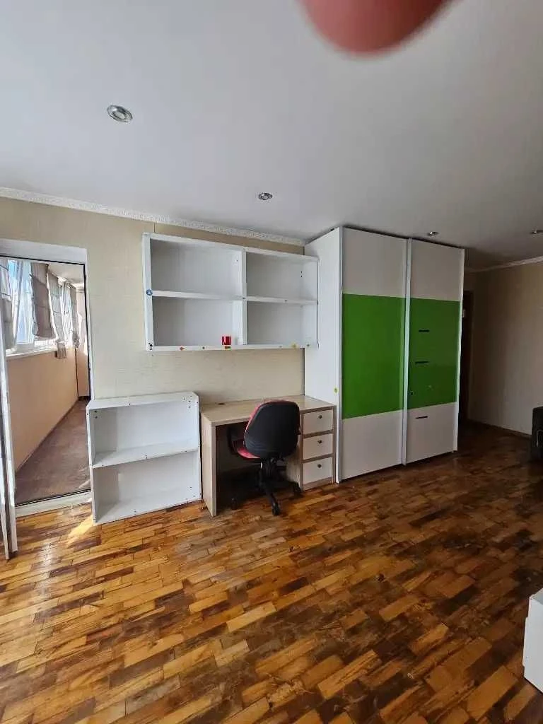Продам 3-к квартиру с мебелью и техникой Титова район (Генер