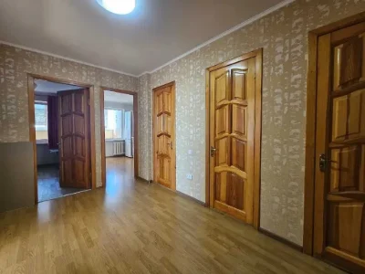 Продам 3-к квартиру с мебелью и техникой Титова район (Генер