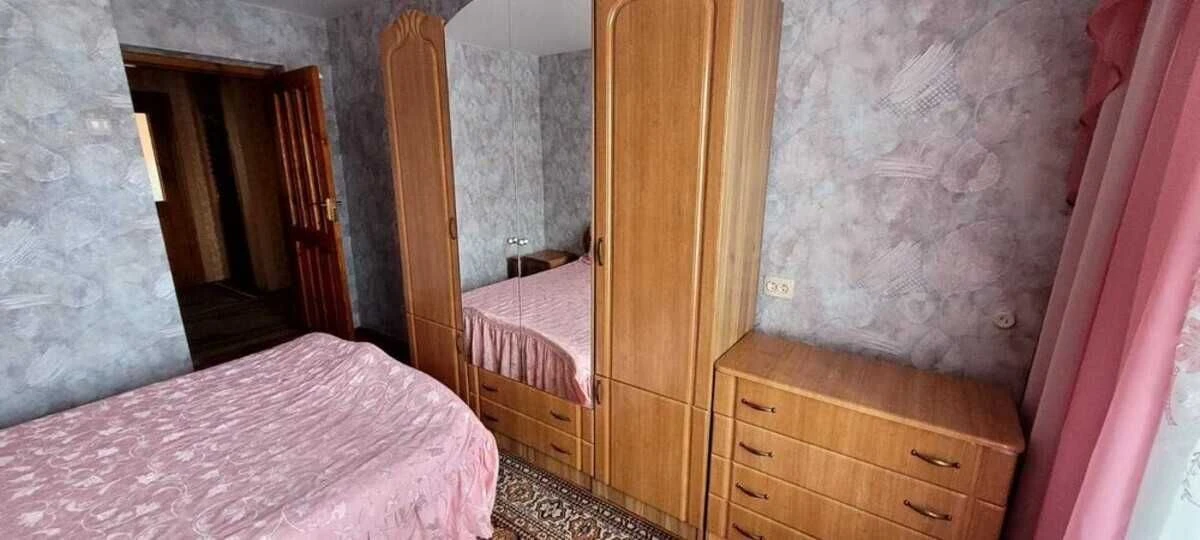 Продаж 3 кімнатної квартири. Виставка. Меблі і техніка залиш