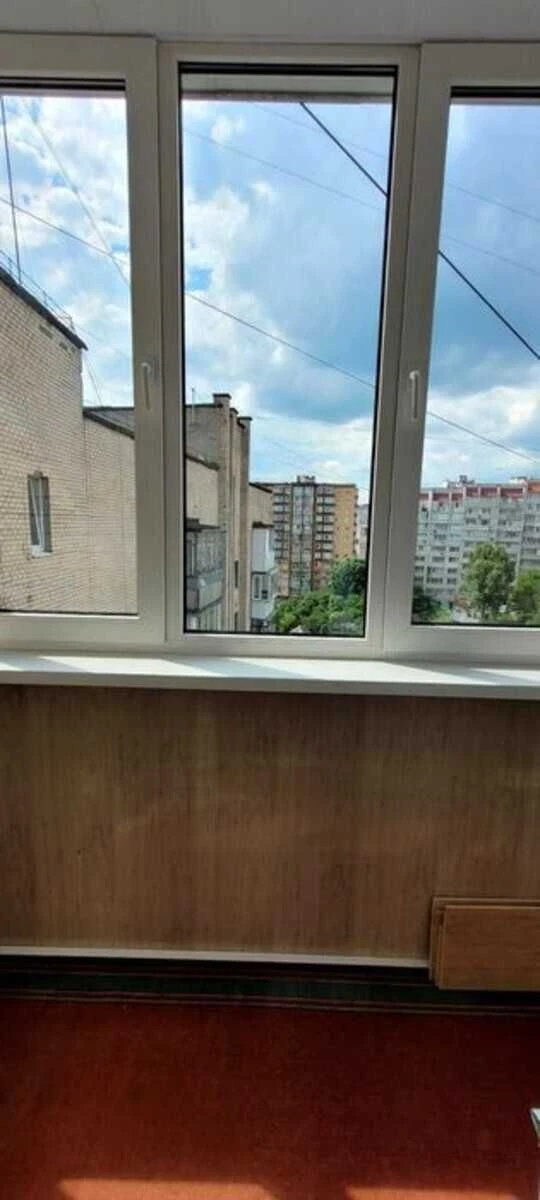 Продаж 3 кімнатної квартири. Виставка. Меблі і техніка залиш
