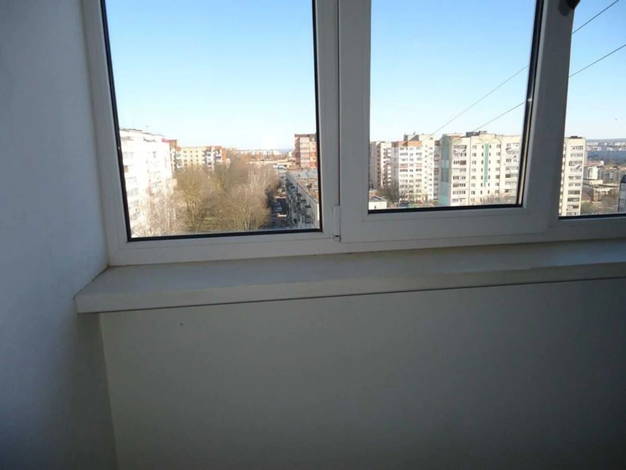 Продаж 3 кімнатної квартири. Виставка. Меблі і техніка залиш