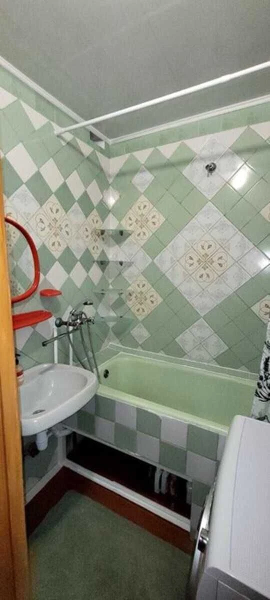 Продаж 3 кімнатної квартири. Виставка. Меблі і техніка залиш