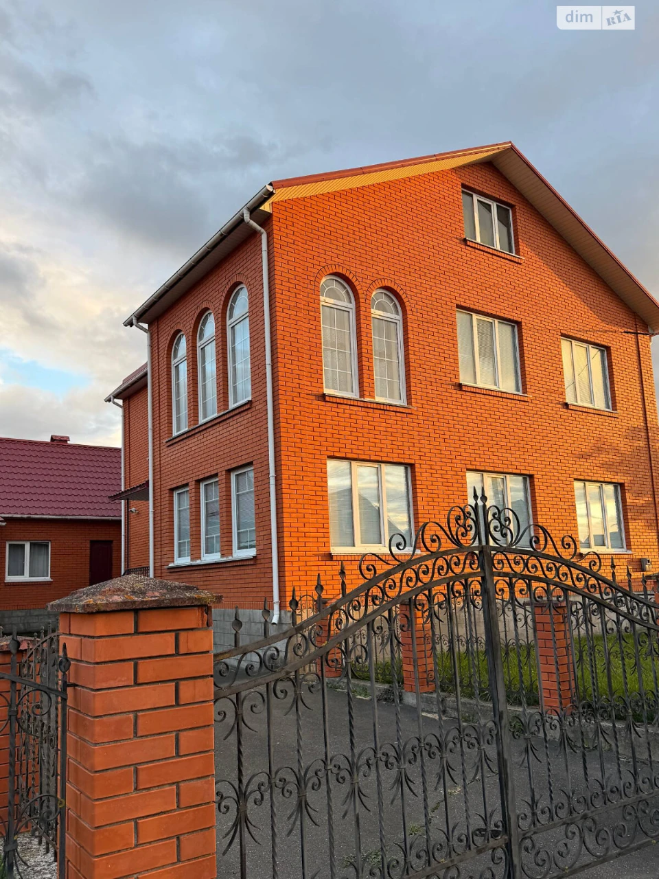Продаж Дім