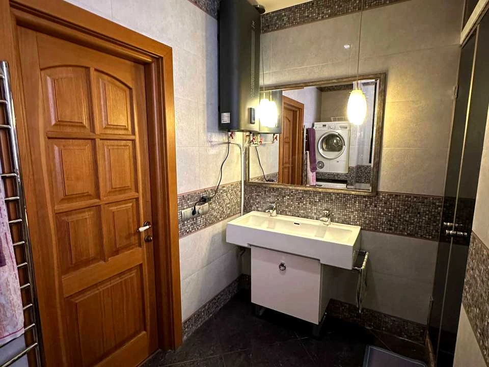 Квартира. Київ, Михайла Грушевського вул.