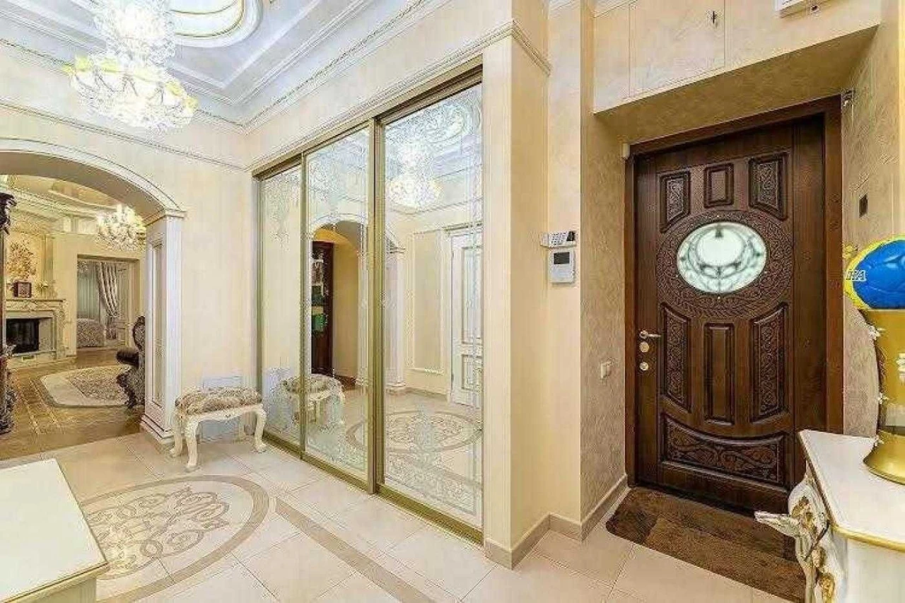 3 кімнатна квартира з дизайнерським ремонтом, вулиця Коцюбин