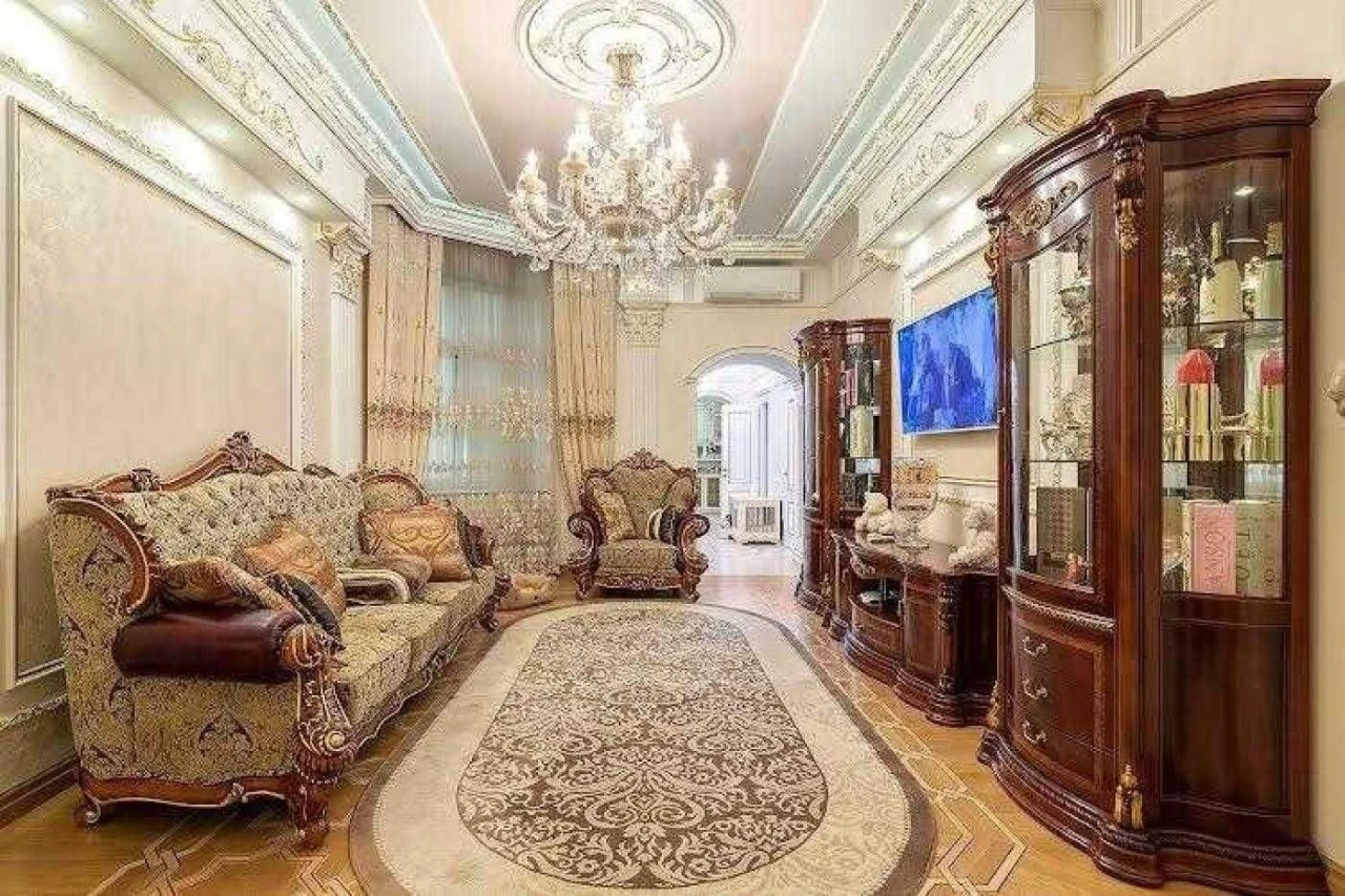 3 кімнатна квартира з дизайнерським ремонтом, вулиця Коцюбин