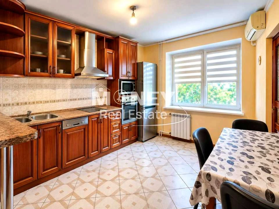 Квартира. Київ, Брацлавська вул.