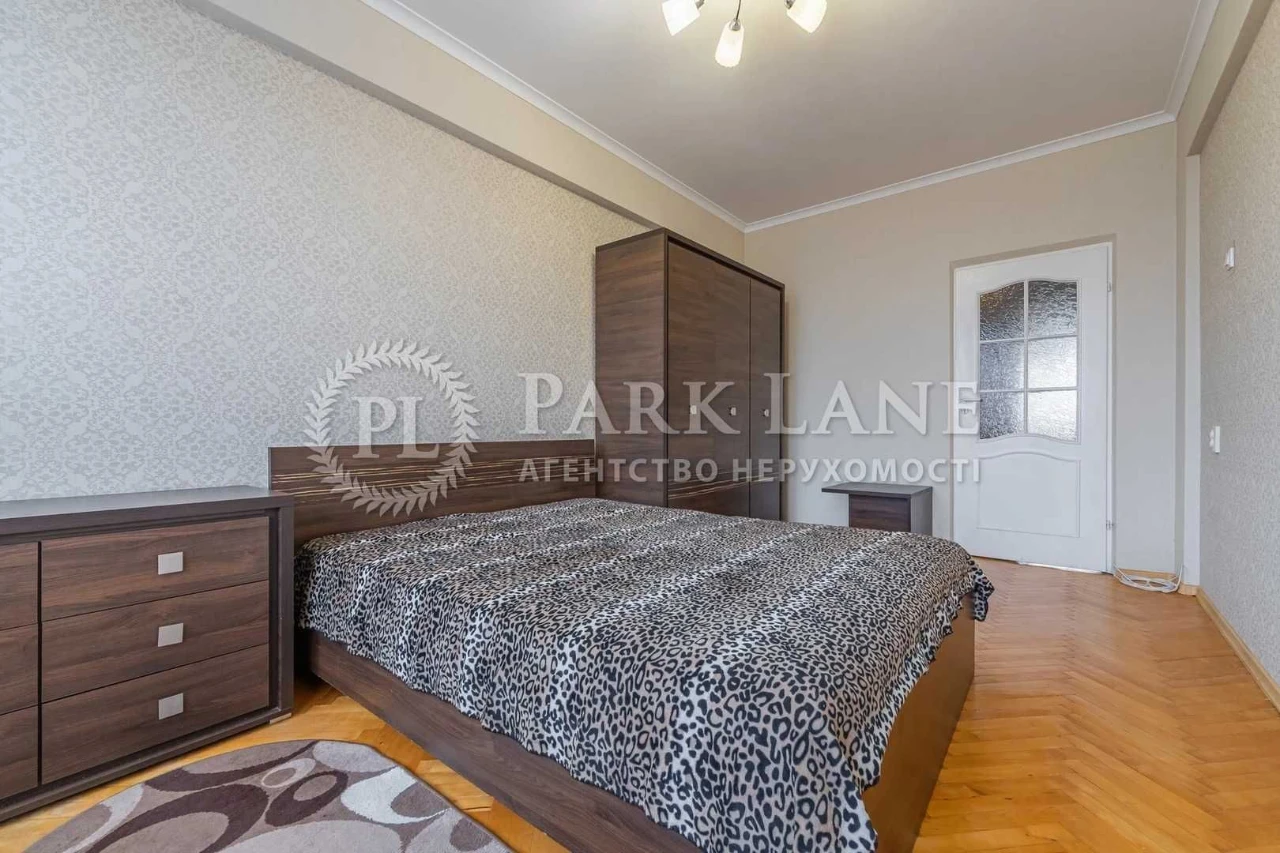 Продаж 2 к квартири бульв. Лесі Українки 36Б Центр Печерськ
