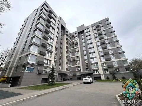 Продам 2к.кв. в Будинку на Тiтова