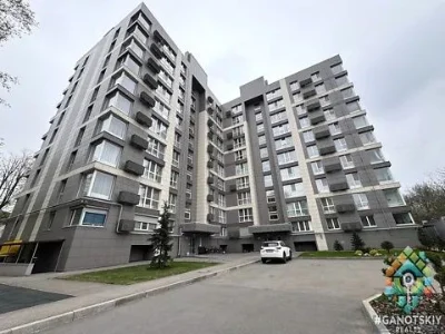 Продам 2к.кв. в Будинку на Тiтова