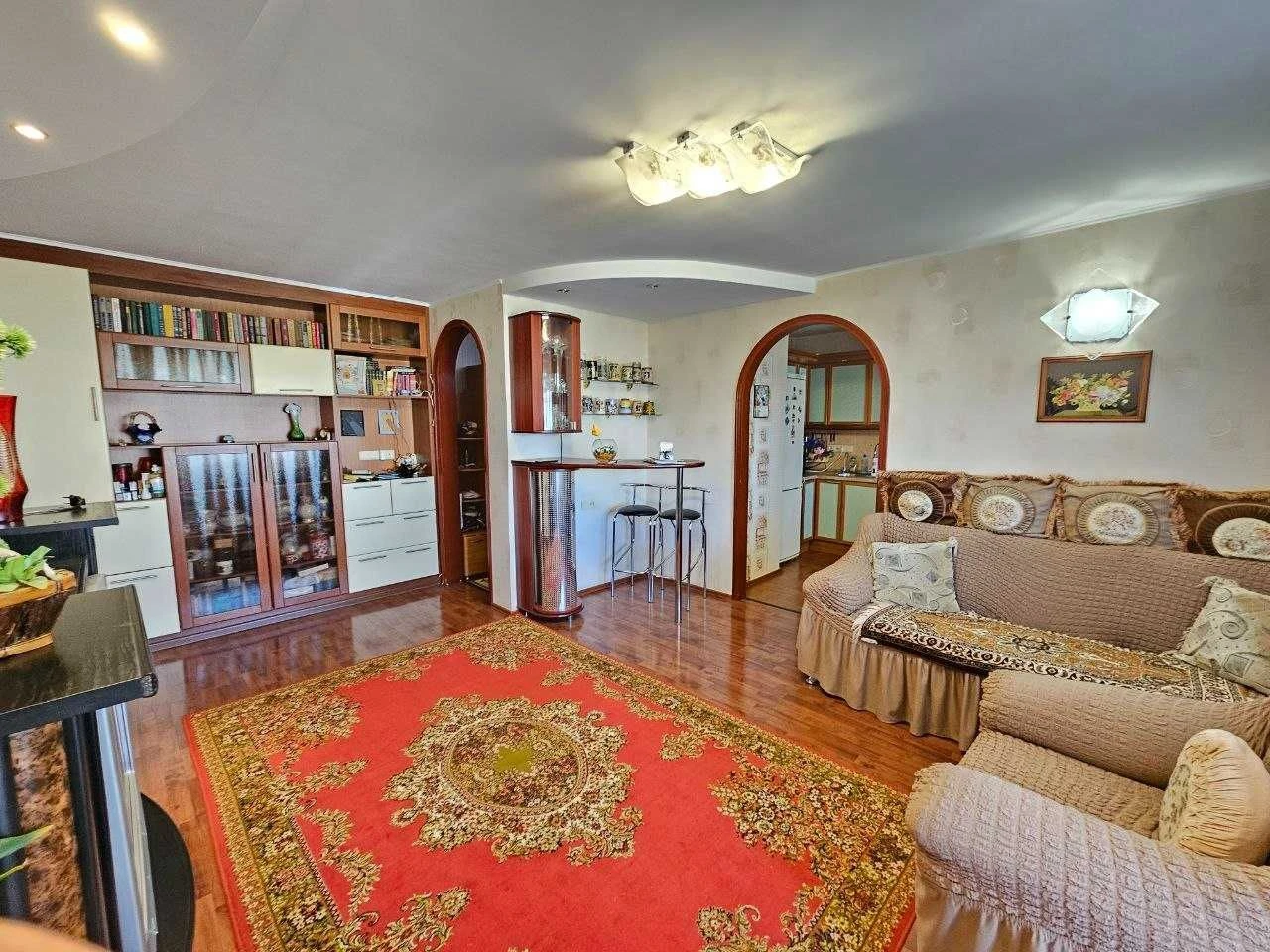 Таирова/Вильямса, 3 комн,кирпич, капитальный ремонт,мебель,г
