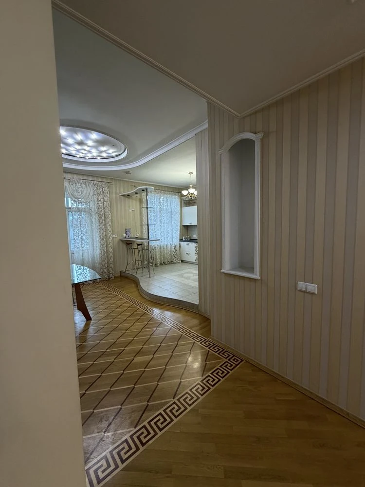 Продаж шикарної 3-кімнатної повнометражної квартири