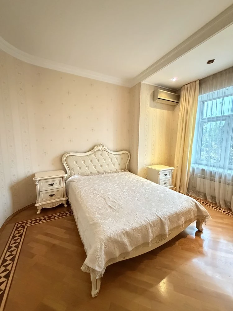 Продаж шикарної 3-кімнатної повнометражної квартири