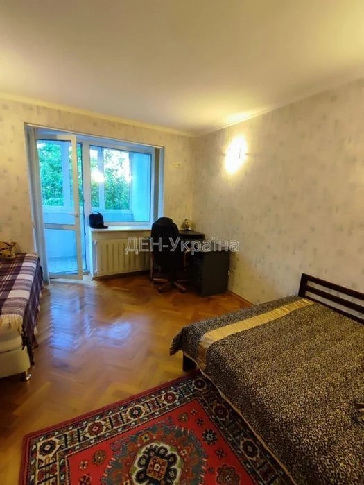 No commissionSale of a three-room apartment G. Almazova 6, 19950