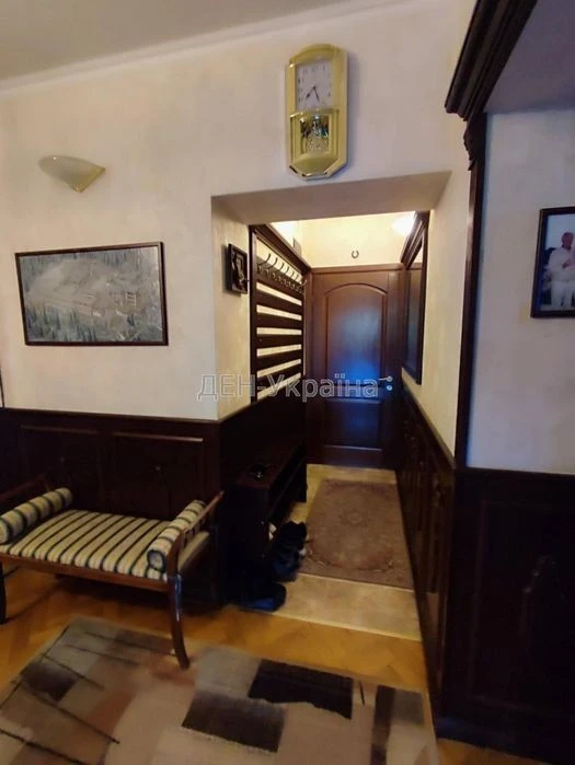 No commissionSale of a three-room apartment G. Almazova 6, 19950