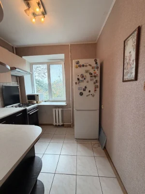 Продається простора 4 кімнатна квартира