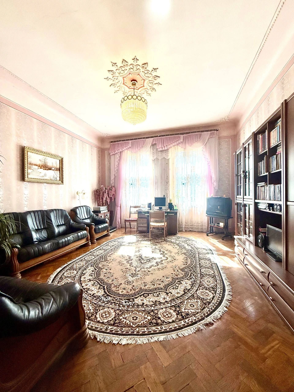 Продаж 4-к квартири 132 м², вул. Грушевського (Австрійський