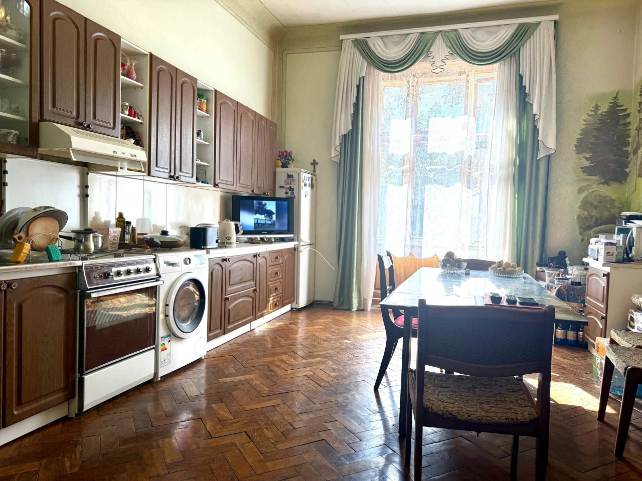 Продаж 4-к квартири 132 м², вул. Грушевського (Австрійський