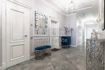 Без% Продаж 5 кімнатної квартири (208 м), вул. Драгомирова,