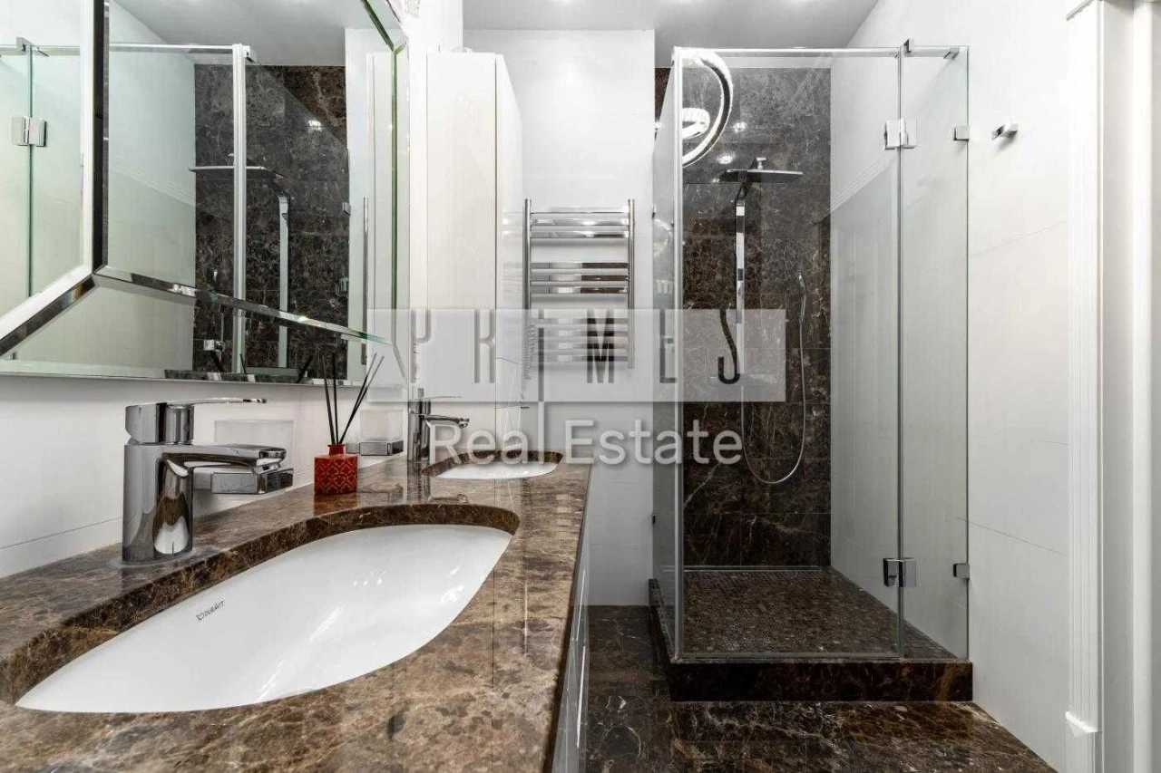 Без% Продаж 5 кімнатної квартири (208 м), вул. Драгомирова,